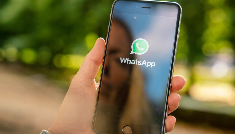 ¿Cómo escuchar un audio de WhatsApp sin abrir el mensaje?